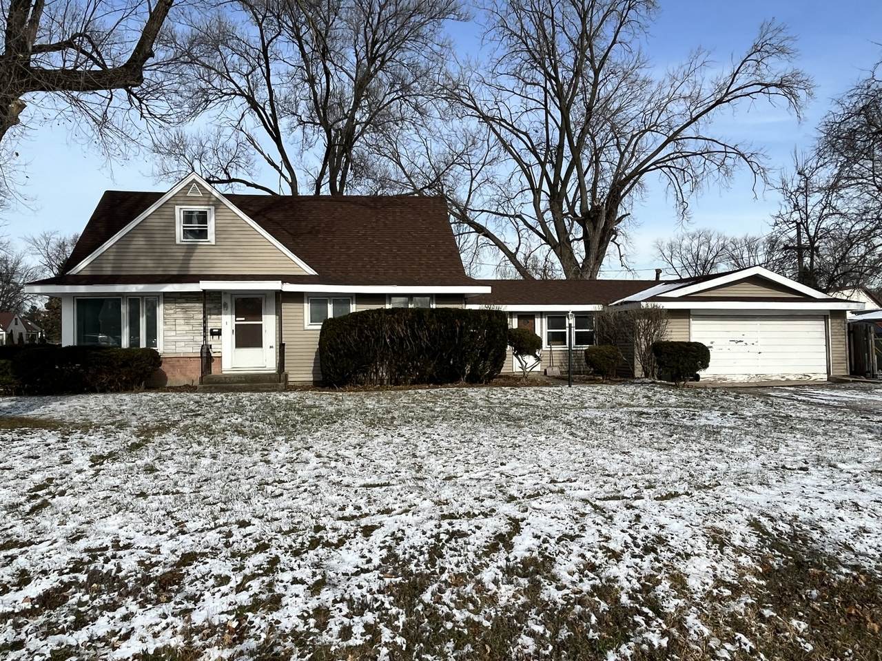 801 Prater Avenue - Photo 1