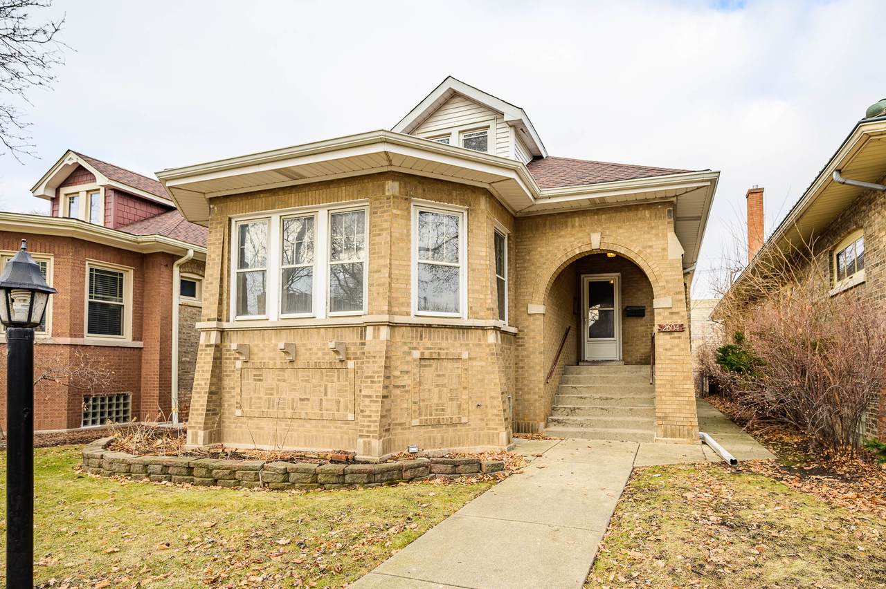 2604 Farwell Avenue - Photo 1