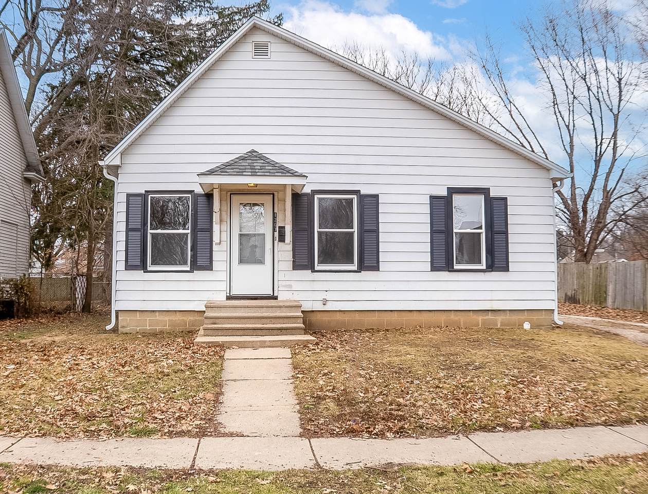 1207 Walnut Street - Photo 1