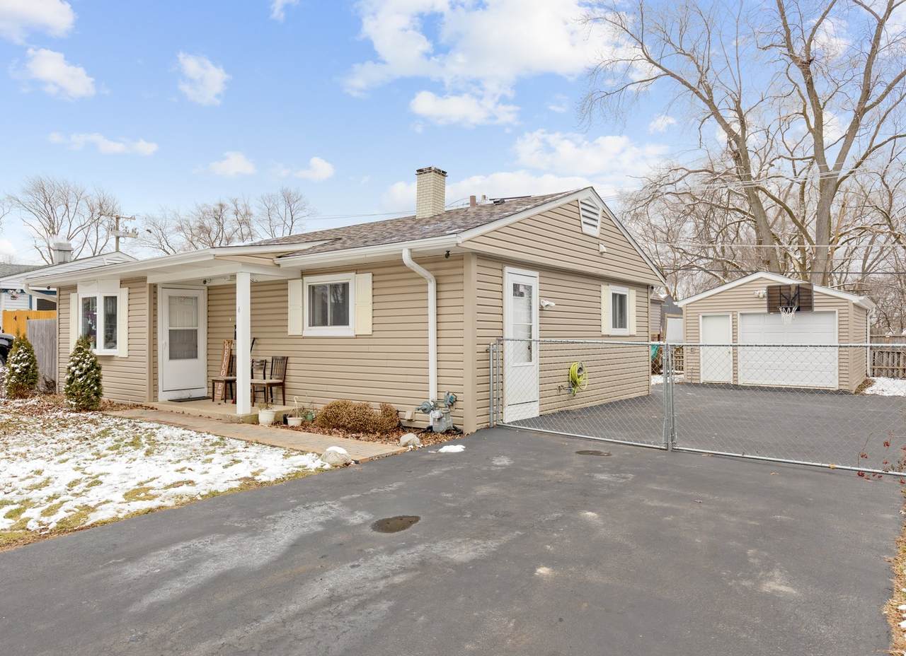 4 Hickory Drive - Photo 1