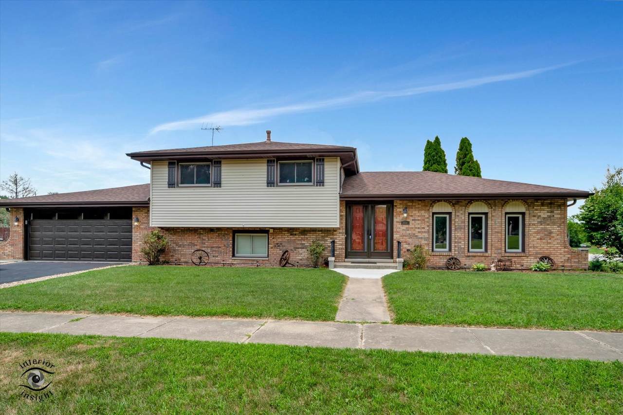 1036 Catalpa Street - Photo 1