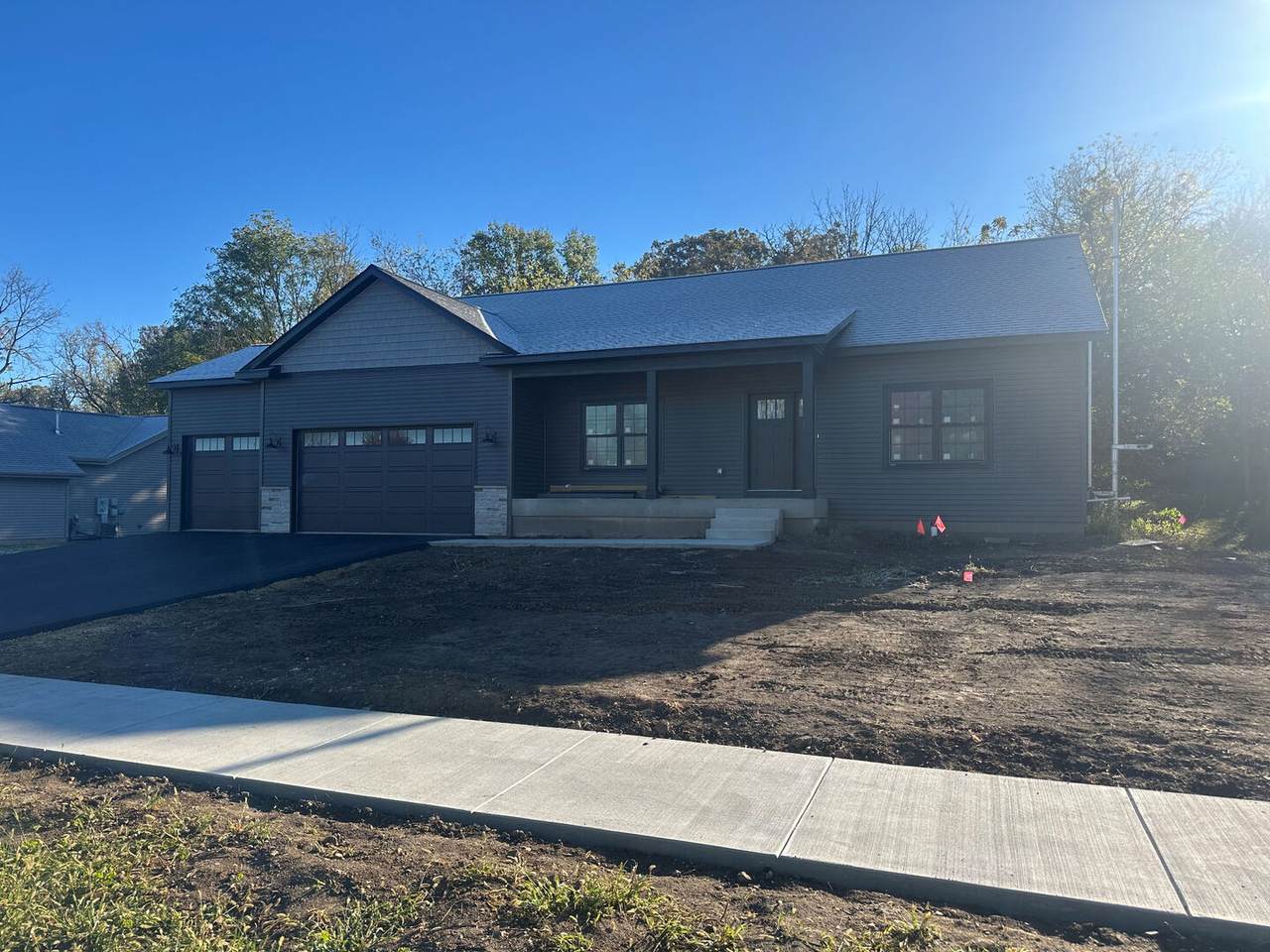 309 Creekside Drive - Photo 1