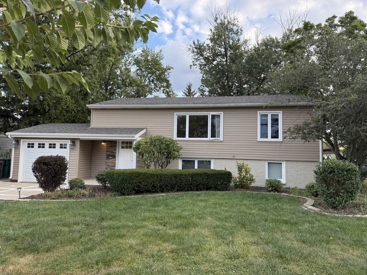 8925 Golfview Drive - Photo 1