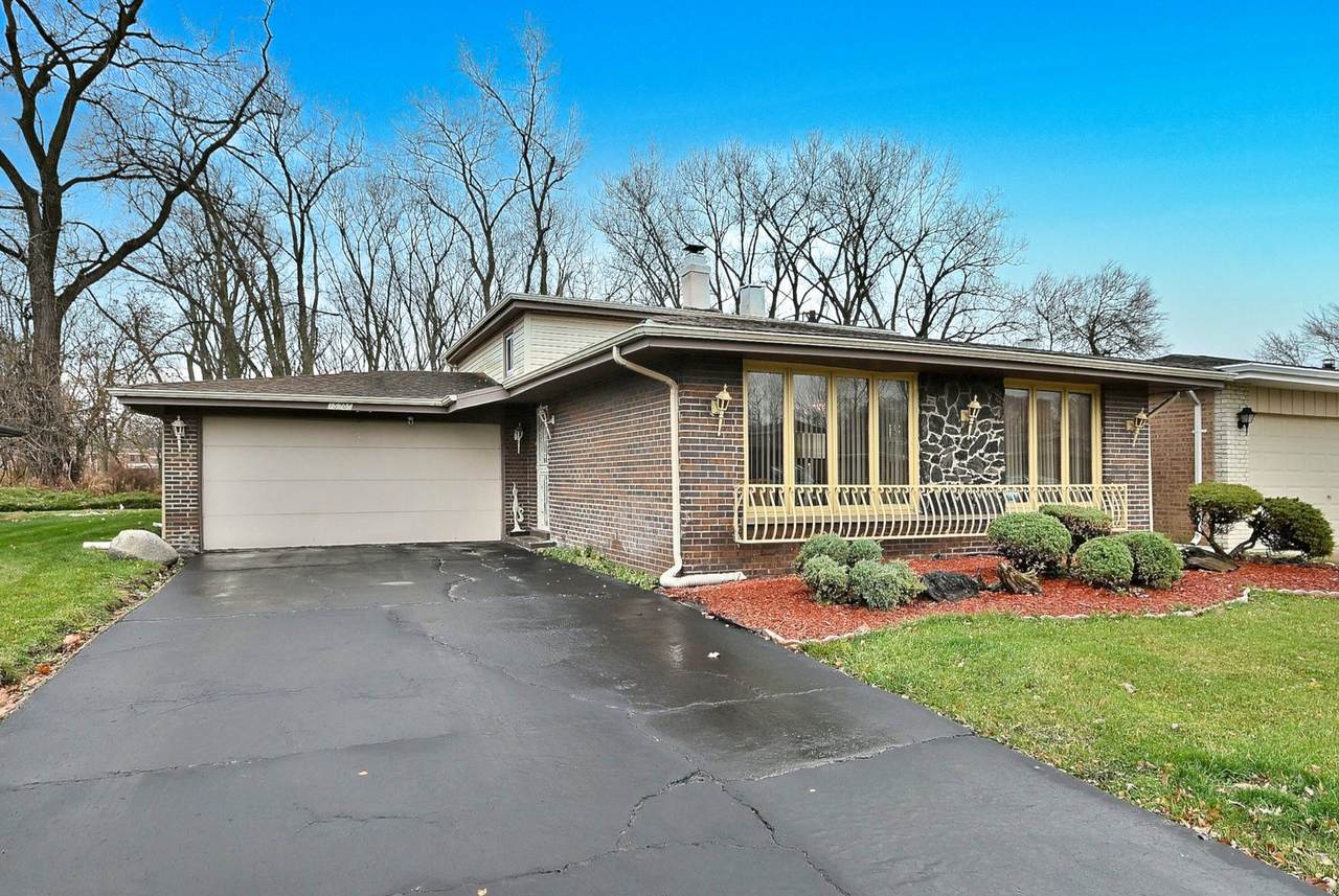 15705 Madison Avenue - Photo 1