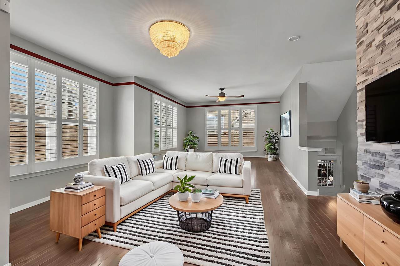 843 Lexington Circle - Photo 1