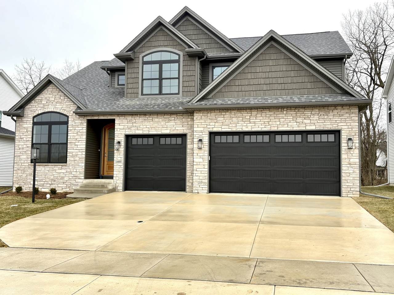 1403 Ravenwood Drive - Photo 1