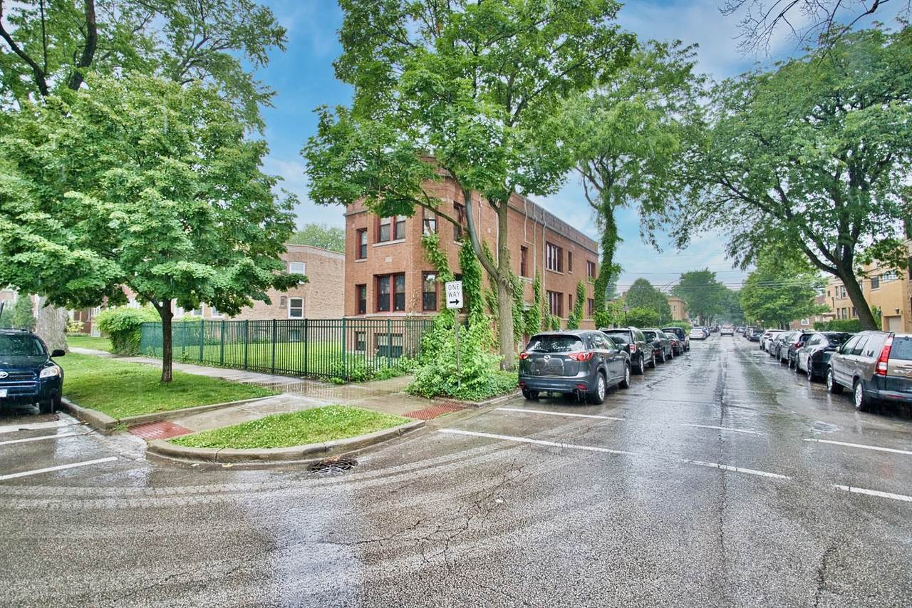 2437 North Shore Avenue - Photo 1