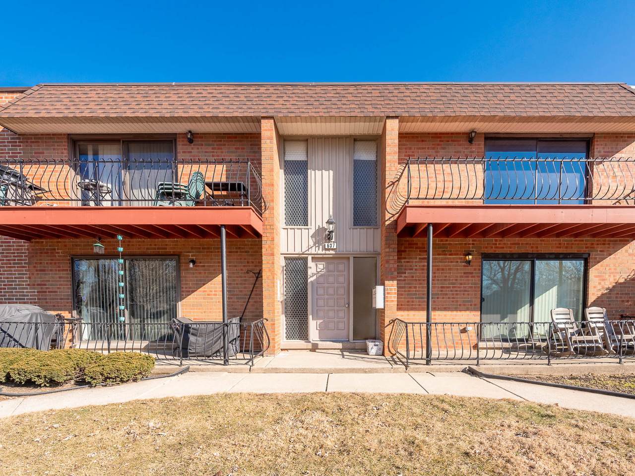 637 Carroll Parkway - Photo 1