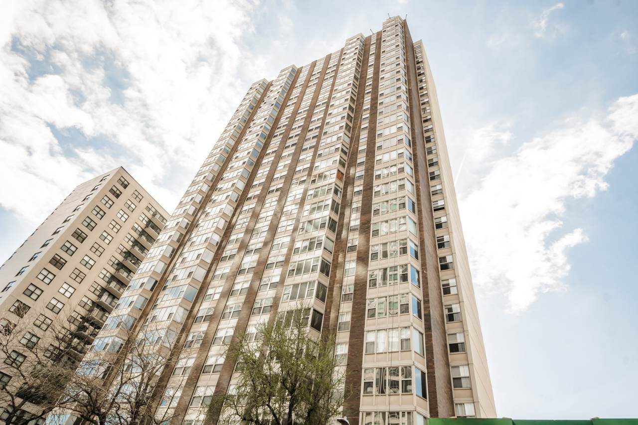 525 Hawthorne Place - Photo 1