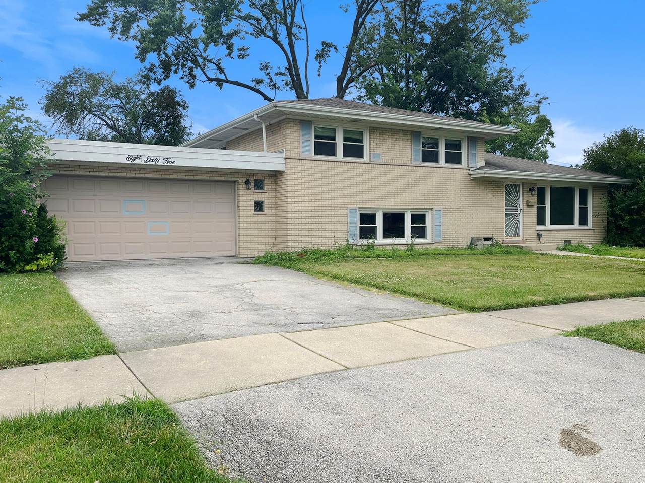 865 165th Street - Photo 1