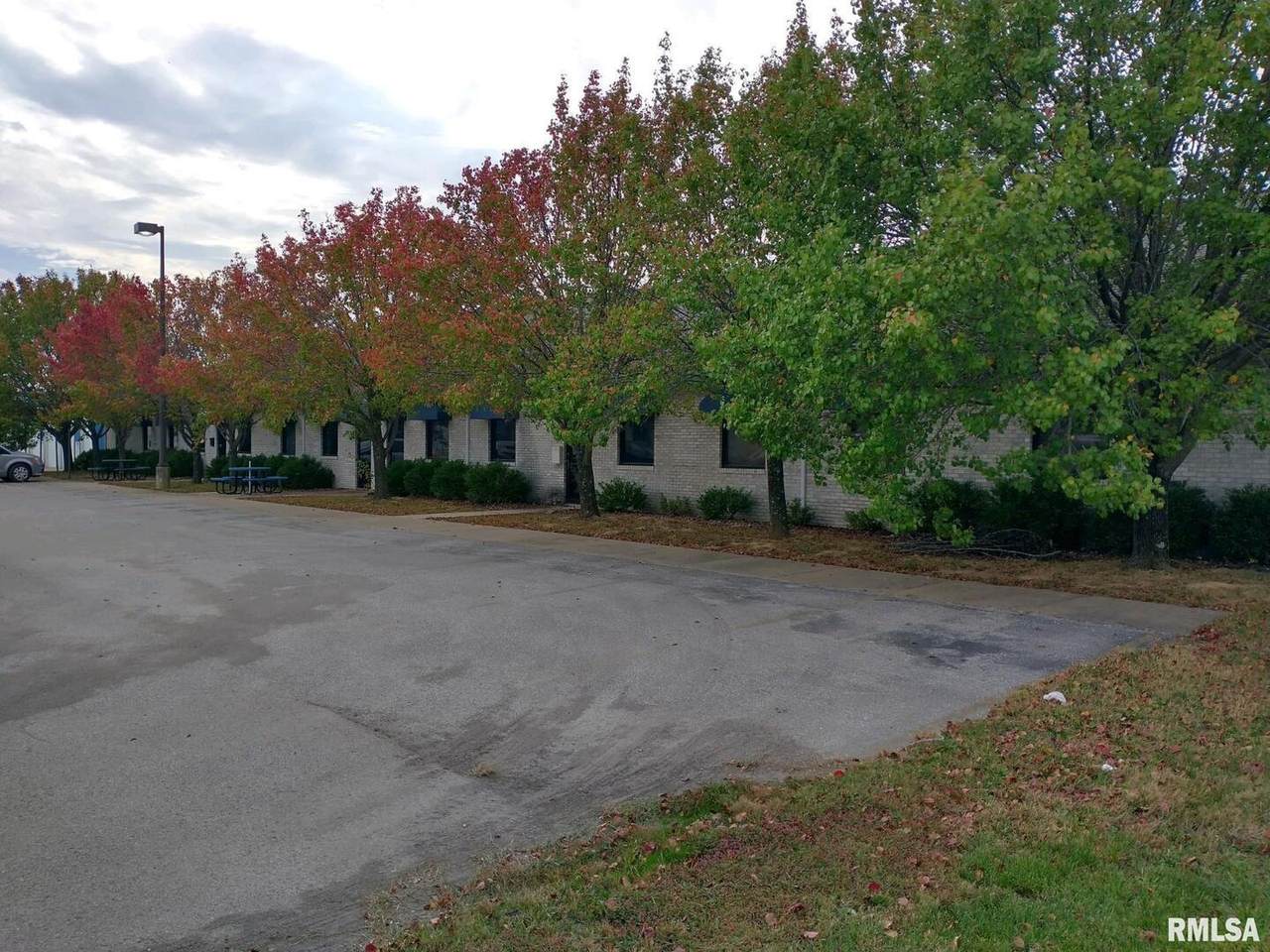 812 Skyline Drive - Photo 1