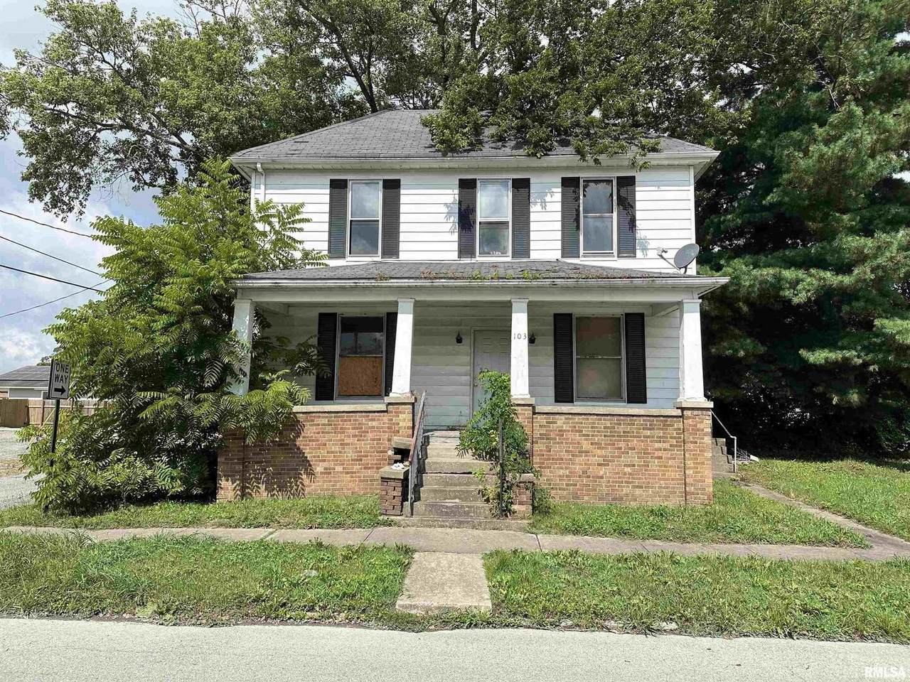 103 7TH Street - Photo 1