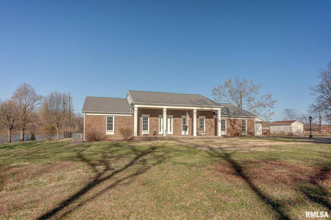 333 Lakeview Drive - Photo 1