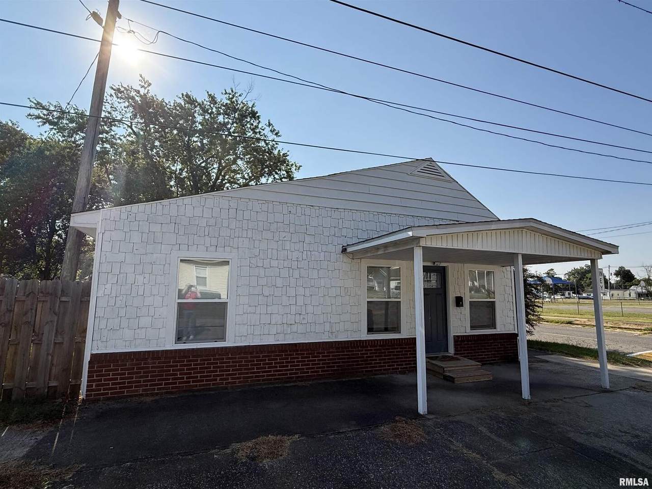 1100 Catherine Street - Photo 1