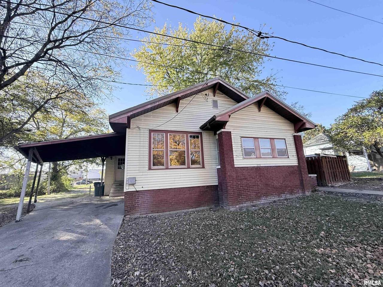 215 8TH Street - Photo 1