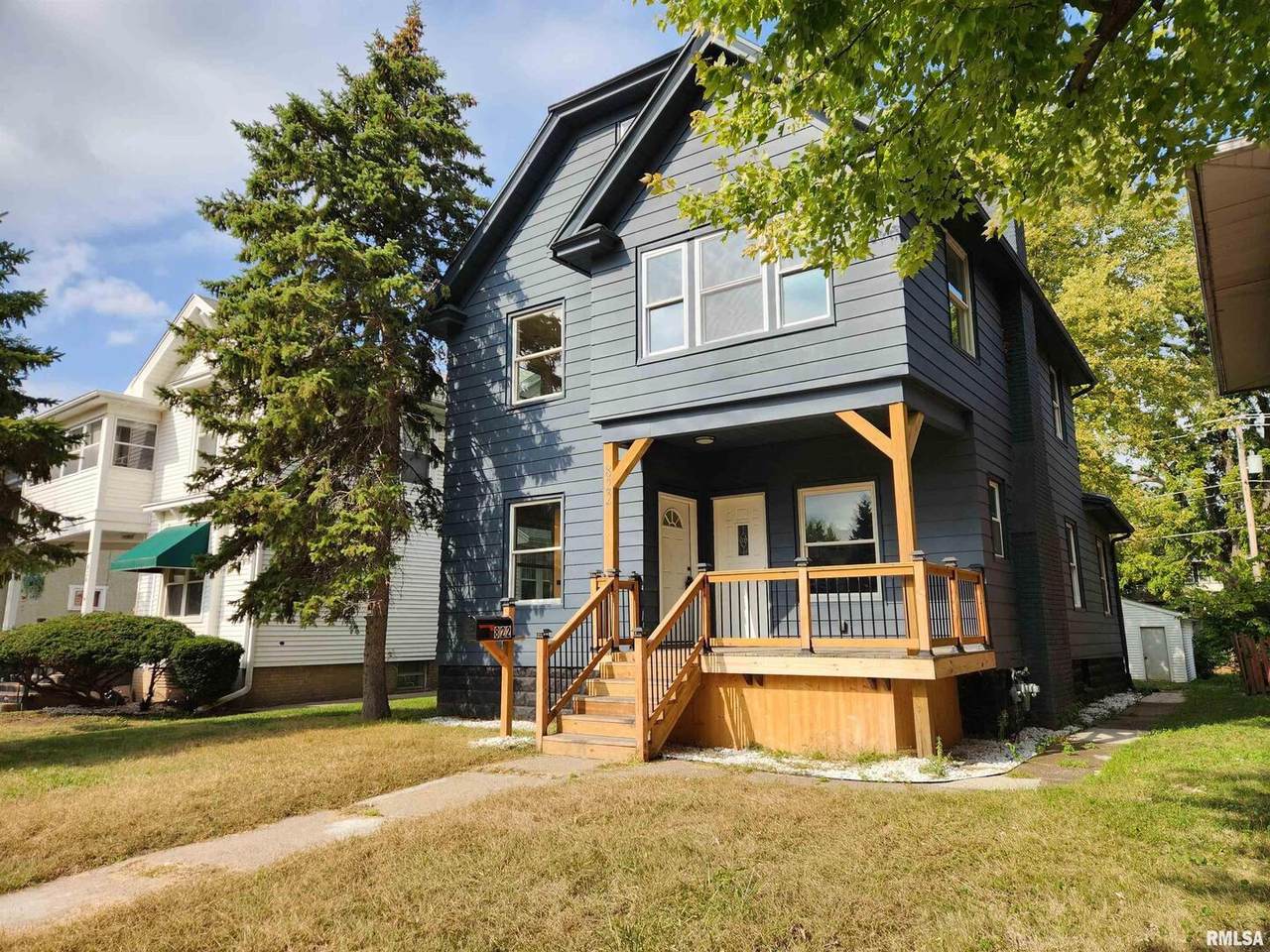 822 6th Avenue - Photo 1