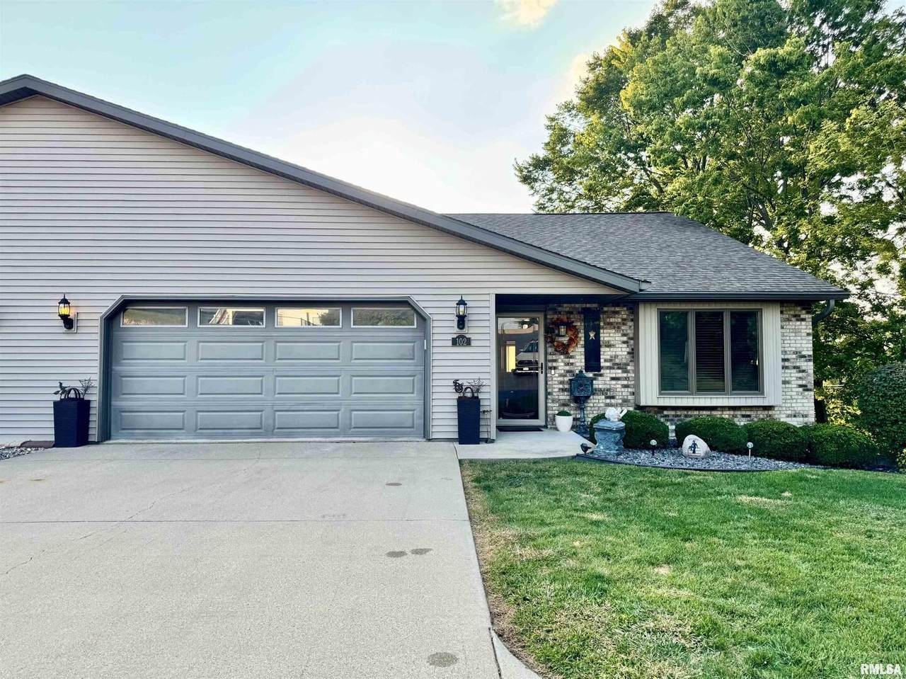 102 5TH Street - Photo 1