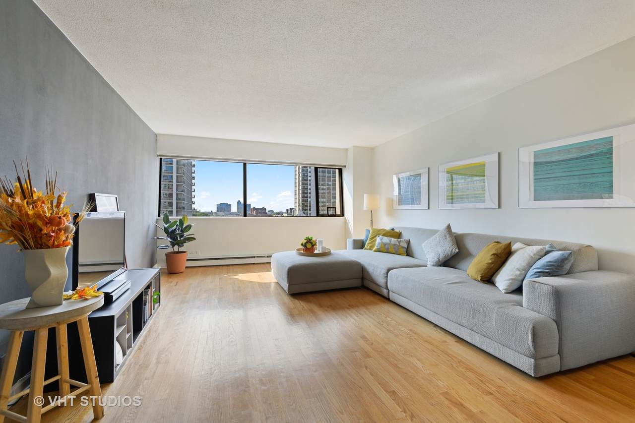 1415 Dearborn Parkway - Photo 1