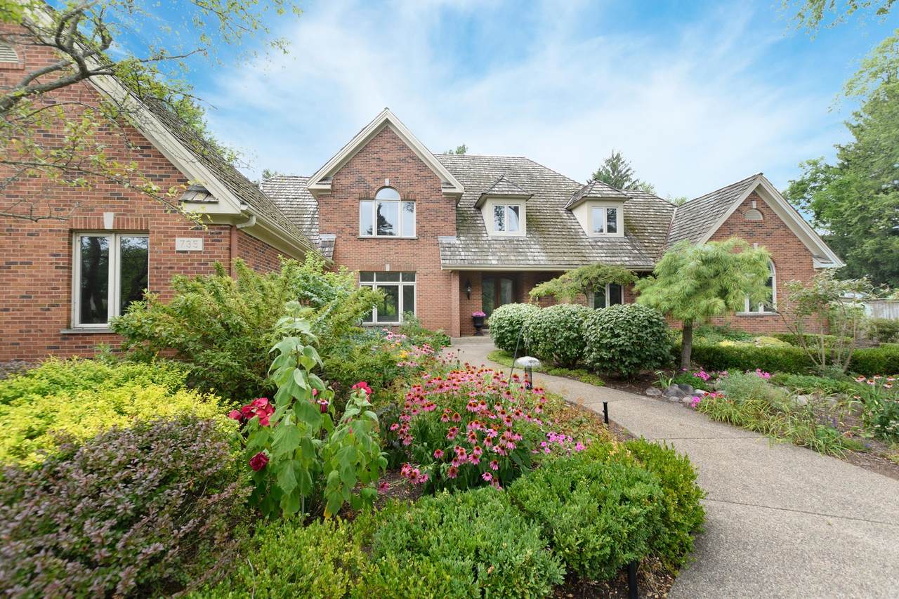 735 Pleasant Lane - Photo 1