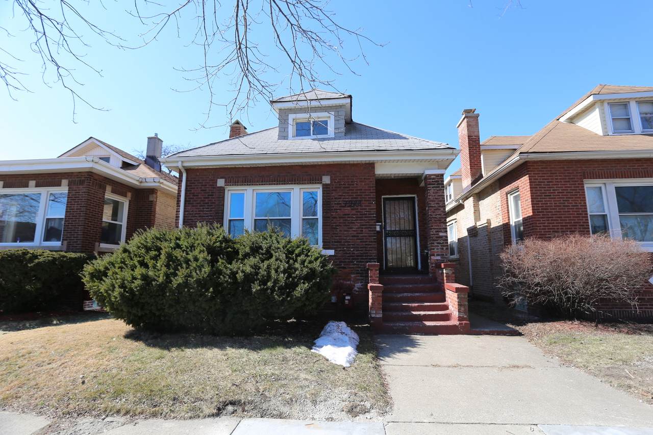 7928 Blackstone Avenue - Photo 1
