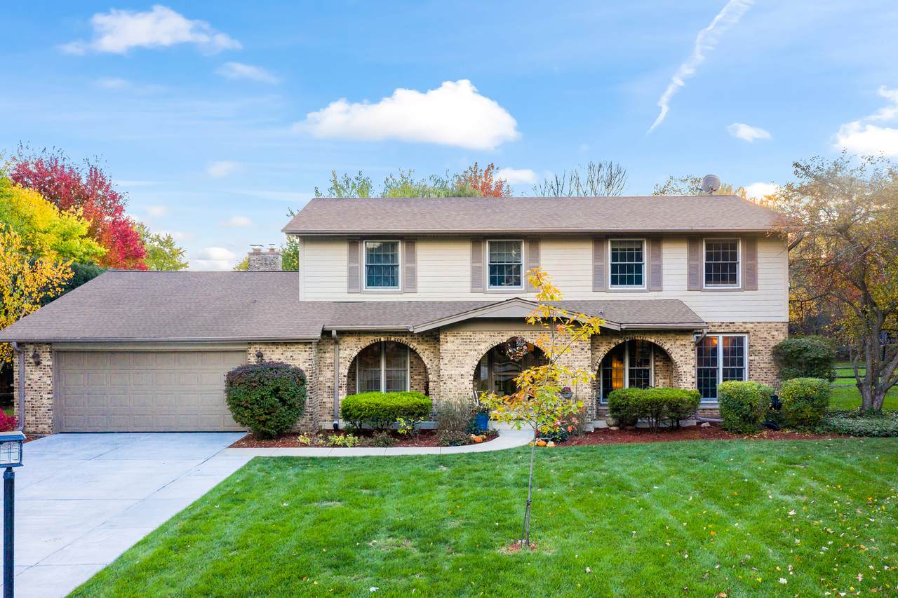 6S622 Meadowbrook Court - Photo 1