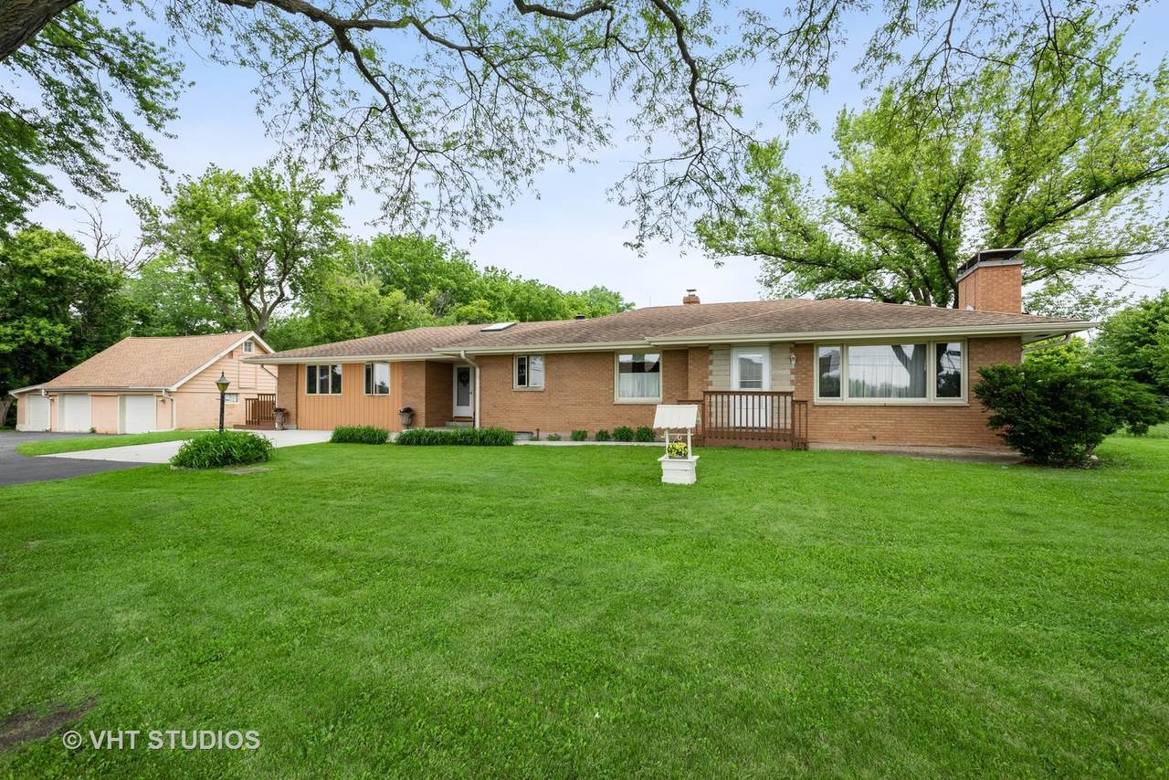 36W930 Bowes Road - Photo 1