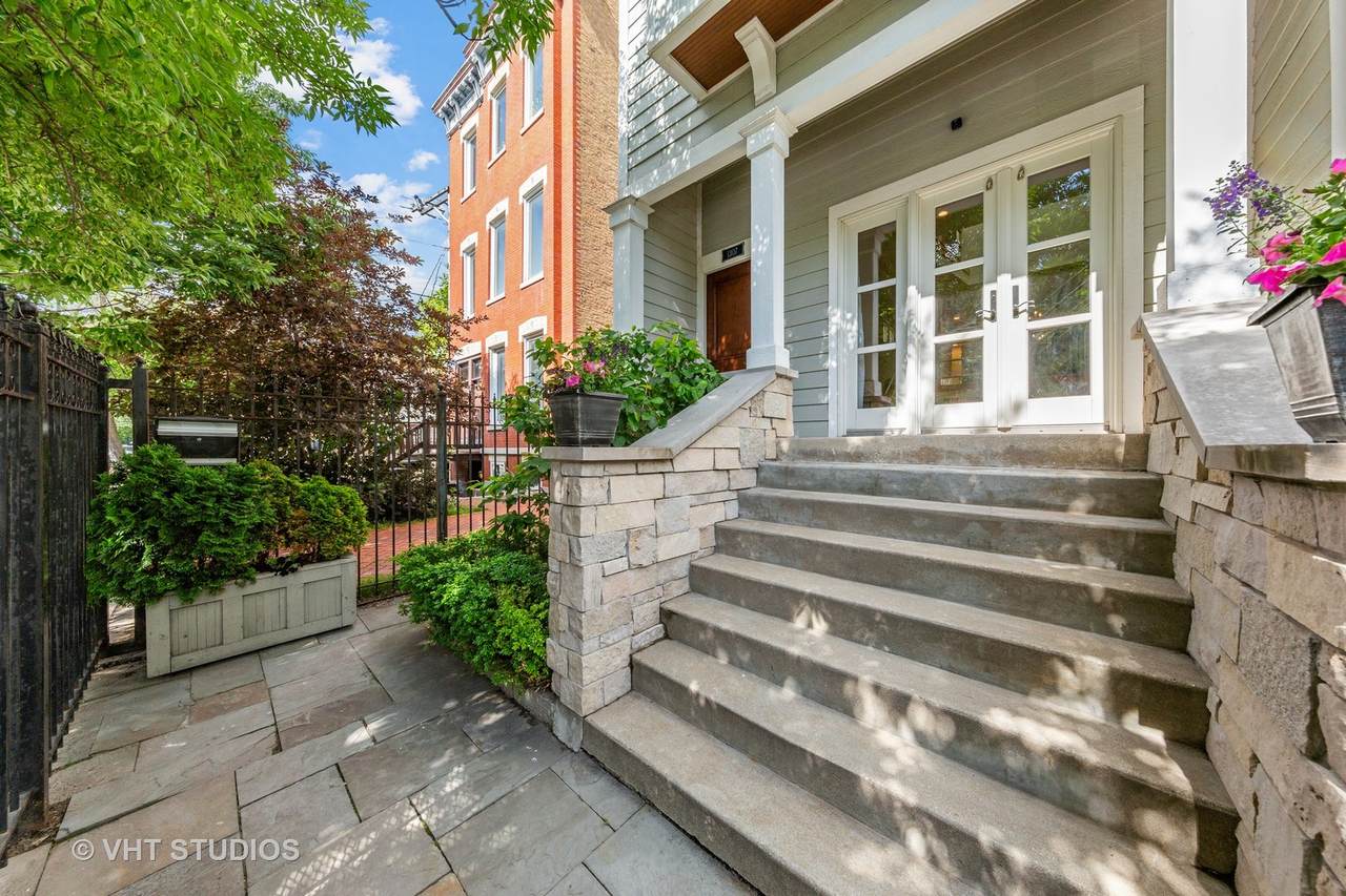 1307 Damen Avenue - Photo 1