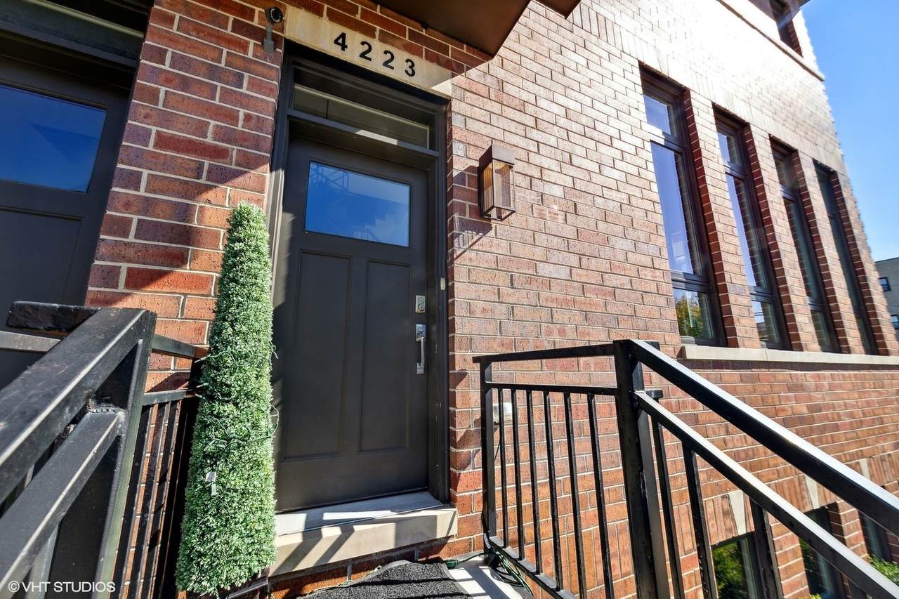 4223 Vincennes Avenue - Photo 1