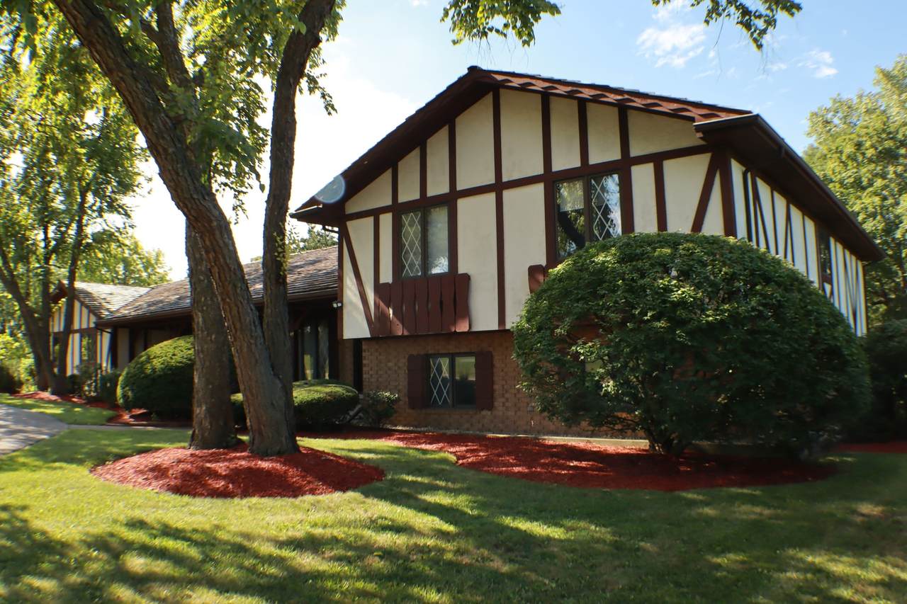 44 Kingston Drive - Photo 1