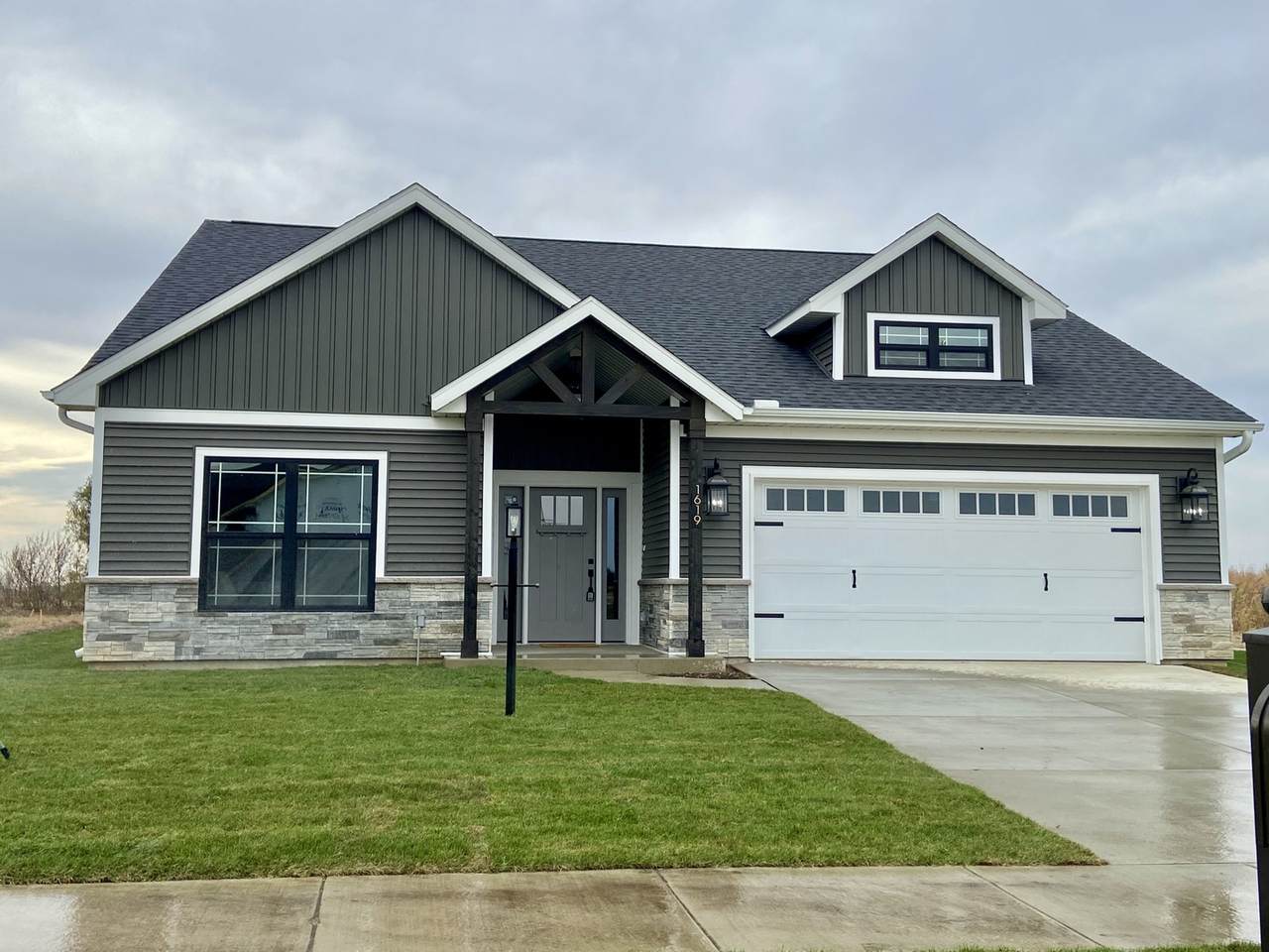 1619 Peppermill Lane - Photo 1