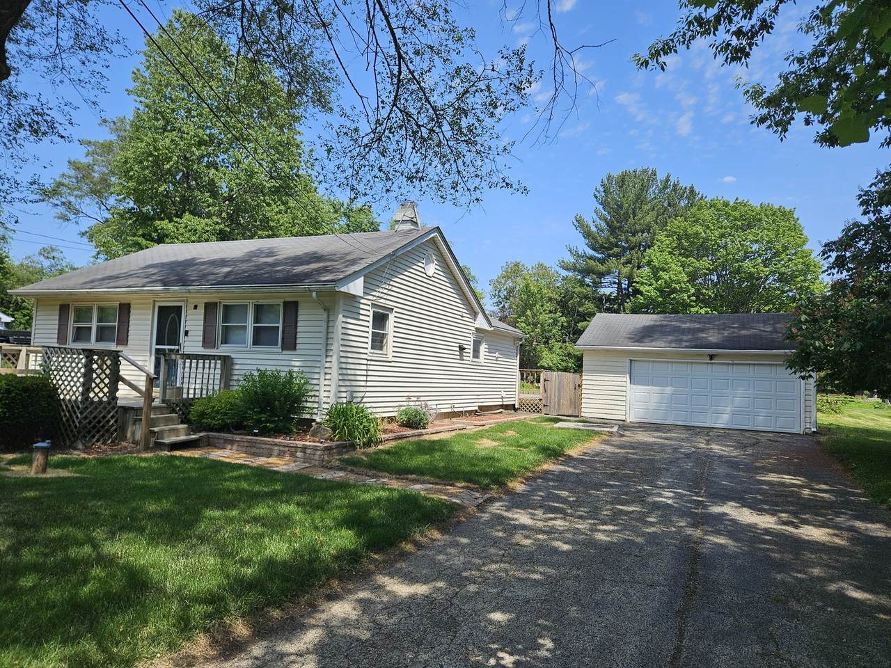 10N827 Hawthorne Street - Photo 1