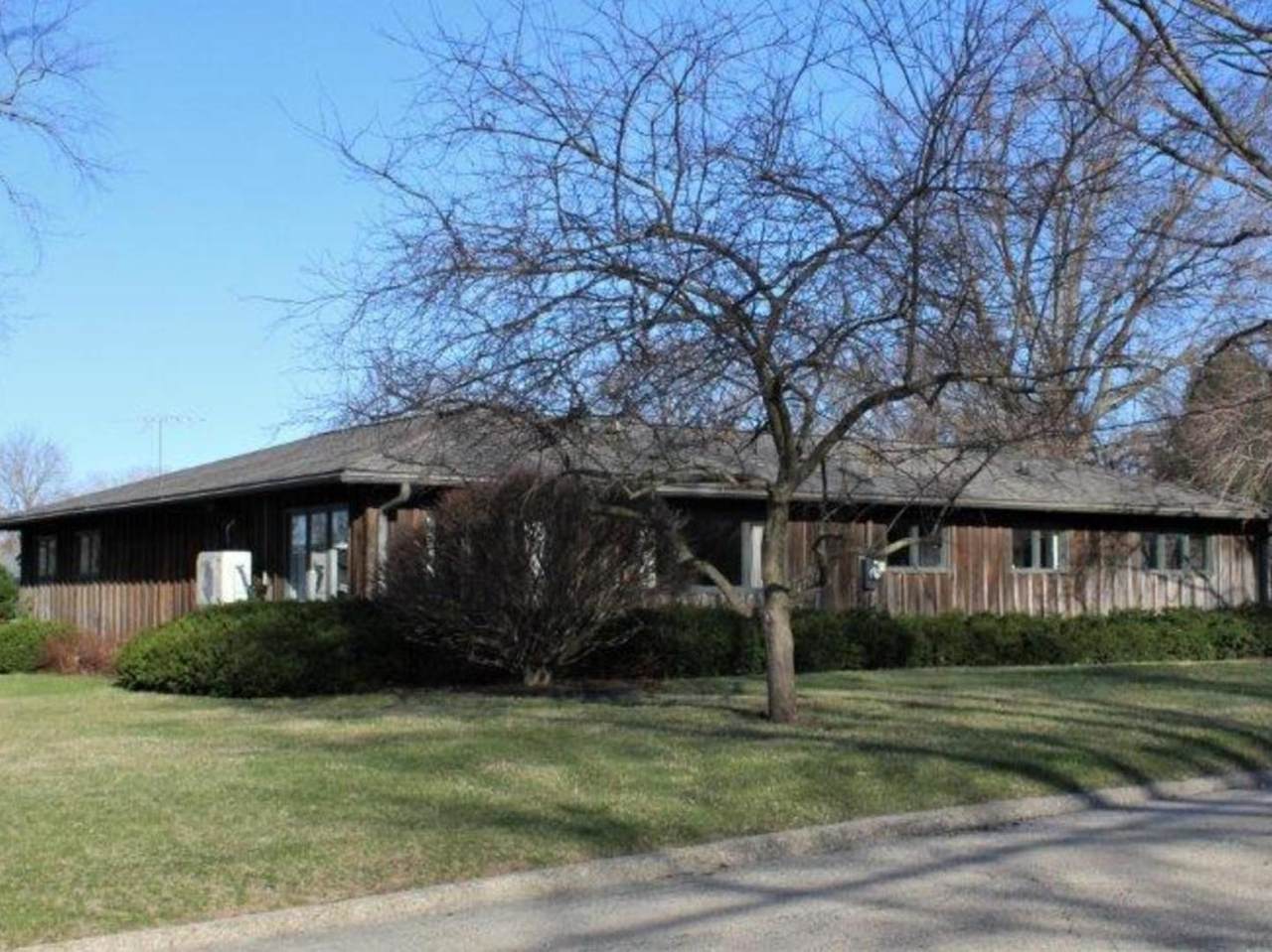 523 Christopher Street - Photo 1