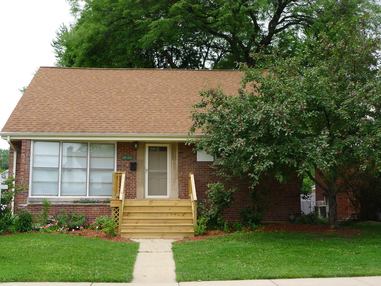 18610 Lexington Avenue - Photo 1
