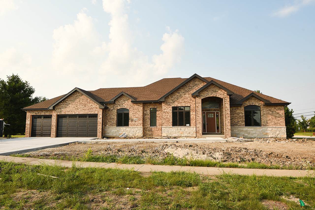 1025 Stacey Drive - Photo 1