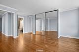 1560 Sandburg Terrace - Photo 15