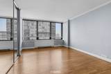 1560 Sandburg Terrace - Photo 18