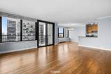 1560 Sandburg Terrace - Photo 8