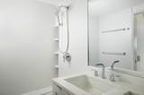 1460 Sandburg Terrace - Photo 16