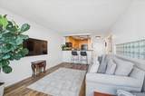 1560 Sandburg Terrace - Photo 8