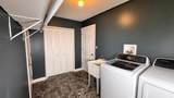 1621 Lawrence Cres - Photo 18