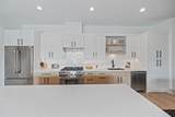 1548 Ardmore Avenue - Photo 2