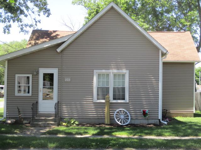 203 Illinois Street - Photo 1