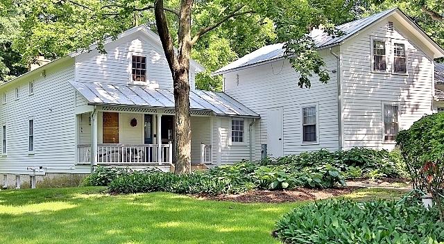 21125 Hampton Court - Photo 1