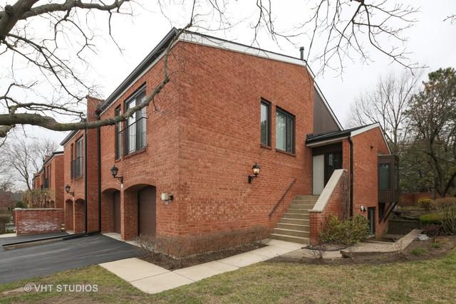 2S688 Williamsburg Court - Photo 1