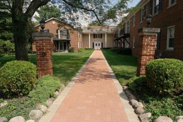 605 Waukegan Rd - Photo 1