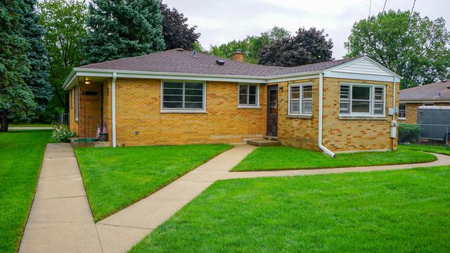 19w553 Holtz Avenue - Photo 1