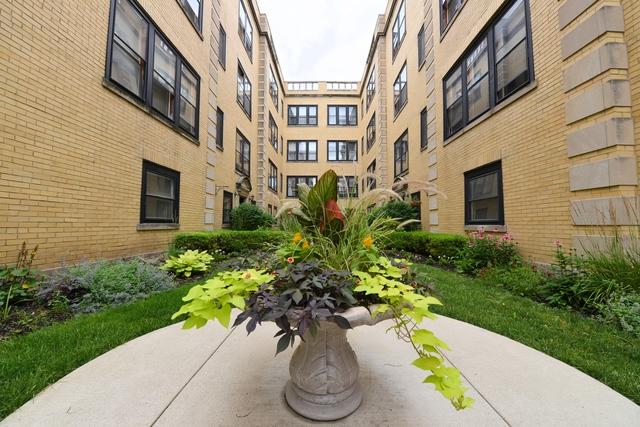 2538 Kedzie Avenue - Photo 1