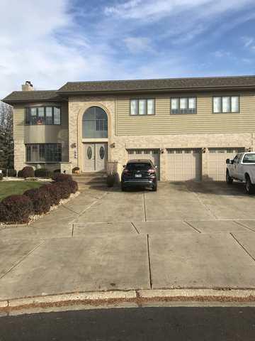 319 Dee Court - Photo 1