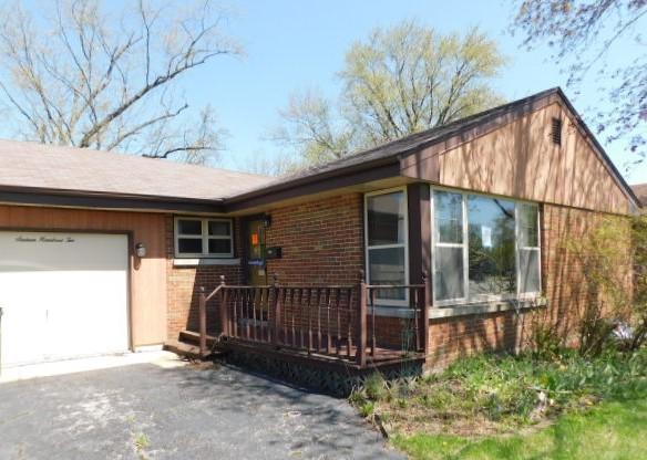 1602 St James Place - Photo 1