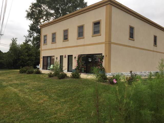 28W520 Highlake Road - Photo 1